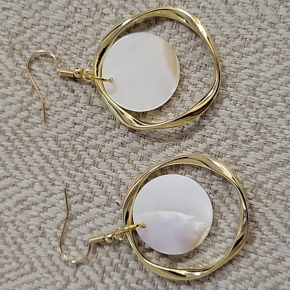 SEASHELL RING DROP EARRINGS